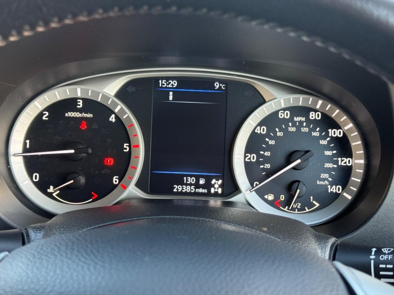 NISSAN NAVARA