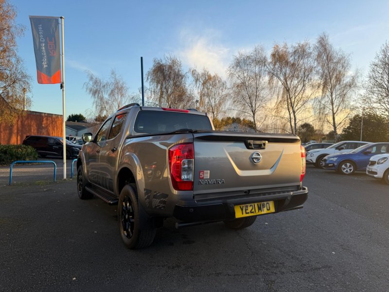 NISSAN NAVARA