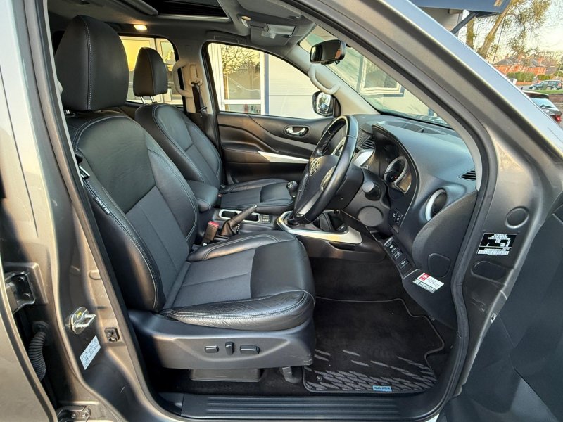 NISSAN NAVARA