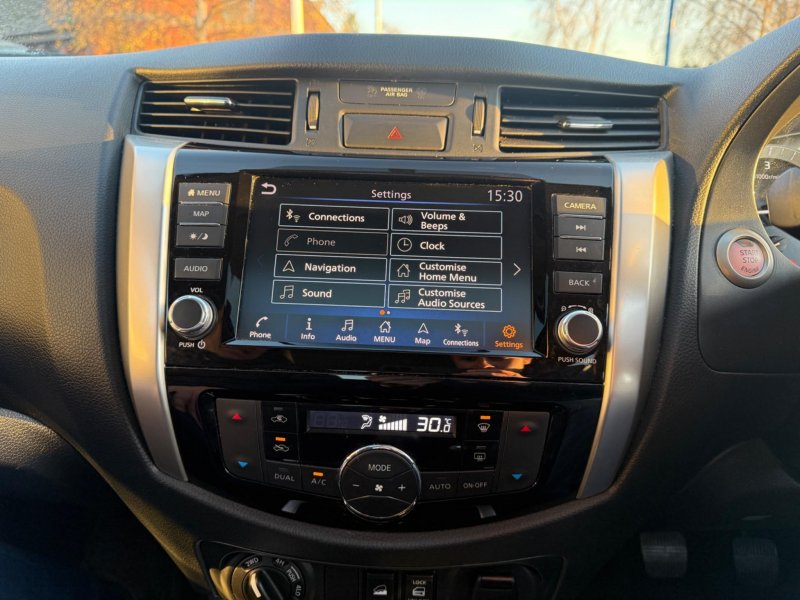 NISSAN NAVARA