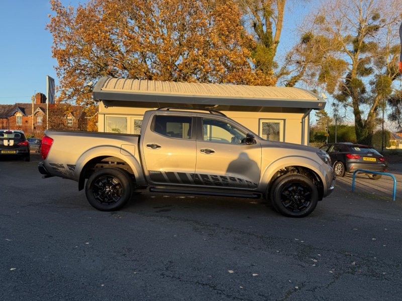 NISSAN NAVARA