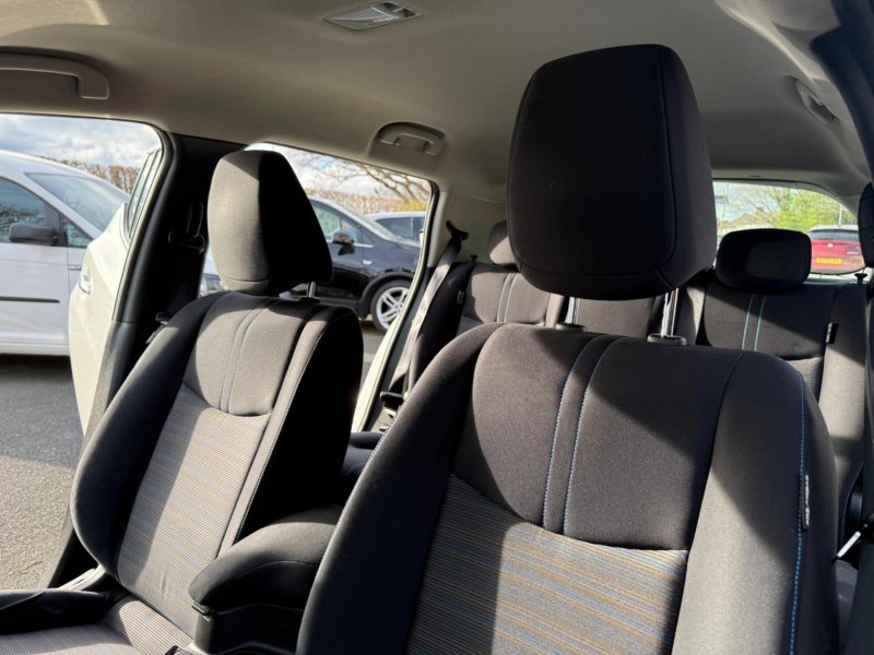 NISSAN LEAF