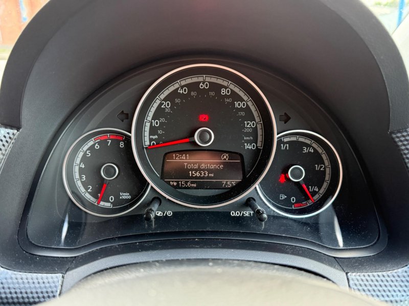 VOLKSWAGEN UP