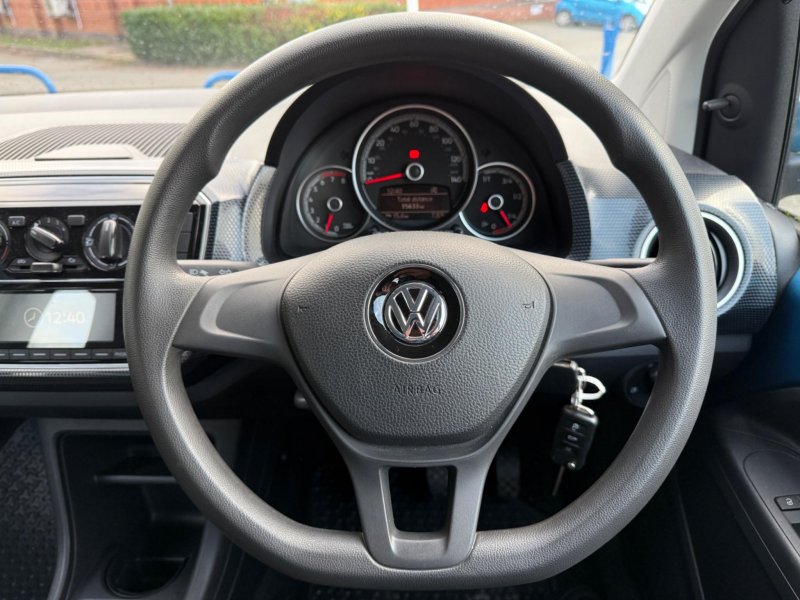VOLKSWAGEN UP