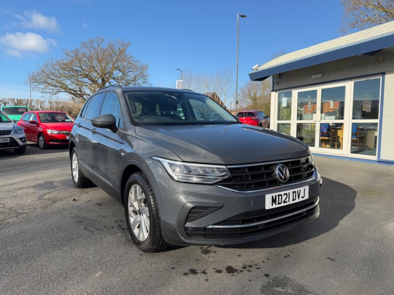VOLKSWAGEN TIGUAN