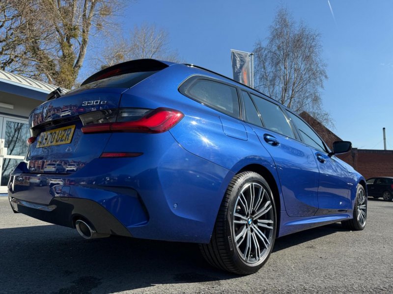 BMW 3 SERIES