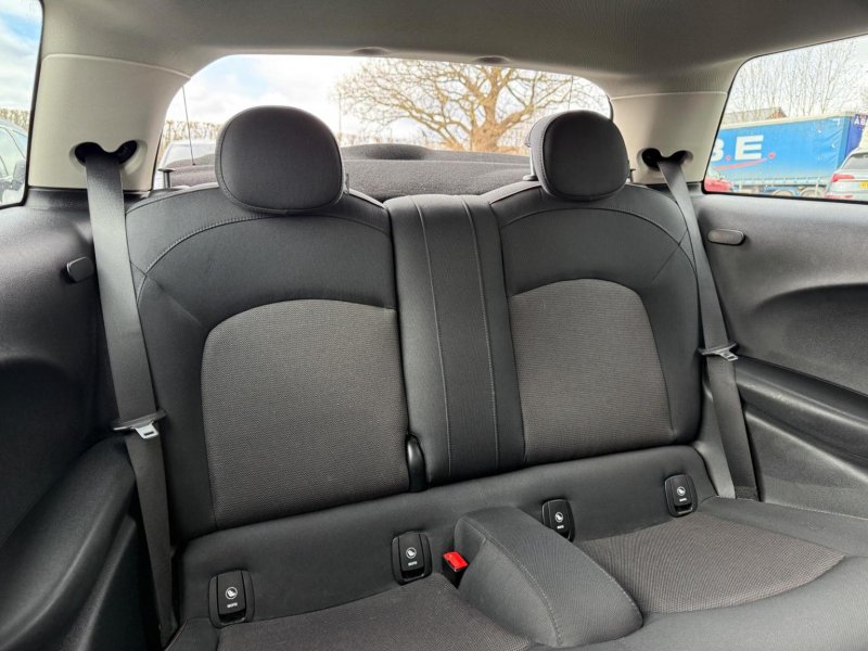 MINI HATCH