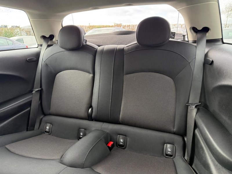MINI HATCH