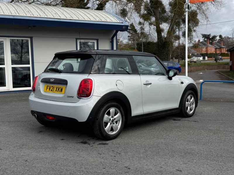 MINI HATCH
