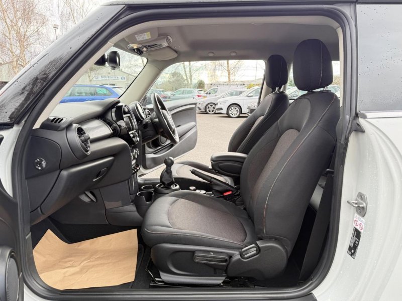 MINI HATCH