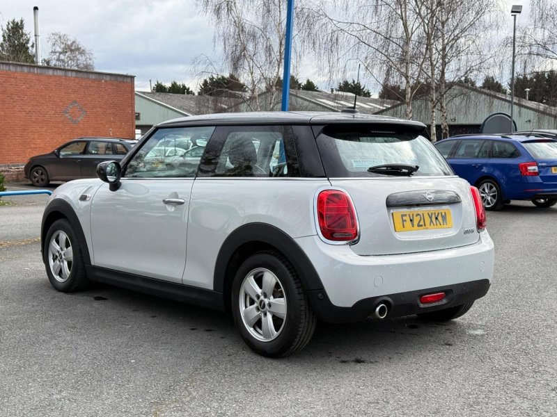 MINI HATCH