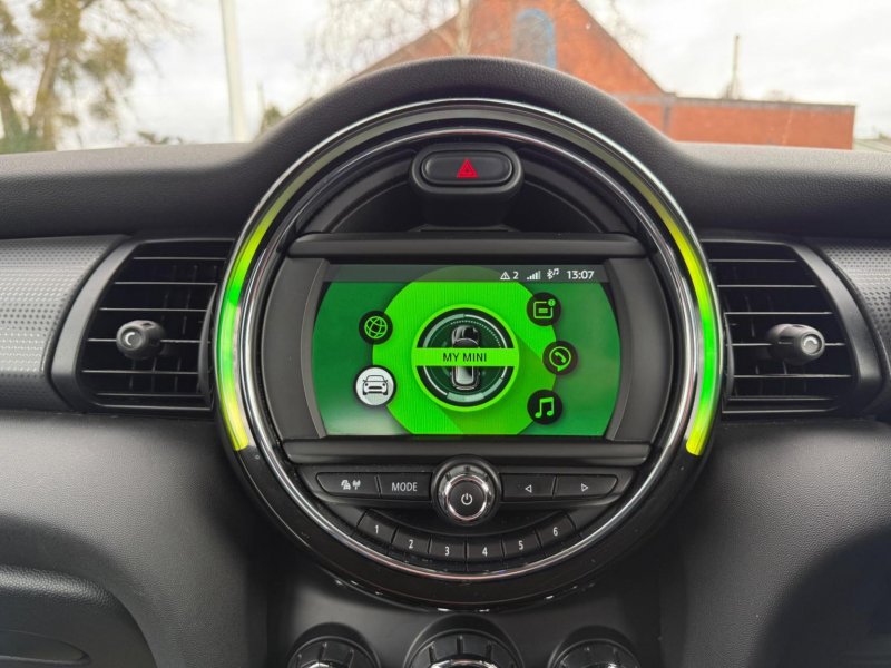 MINI HATCH