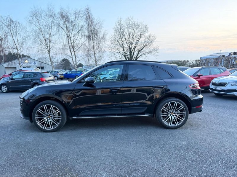 PORSCHE MACAN
