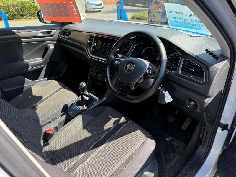 VOLKSWAGEN T-ROC